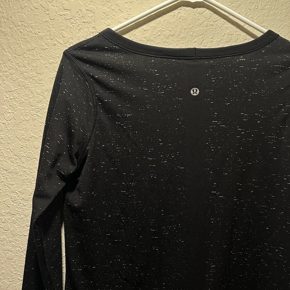 Lululemon Athletica Black Speckled Long Sleeve - Picture 2 of 7